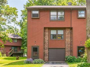 21 Garrison Dr, Fairport, NY 14450