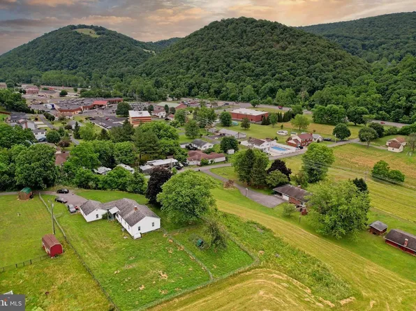 225 S Valley View Ln, Keyser, WV 26726