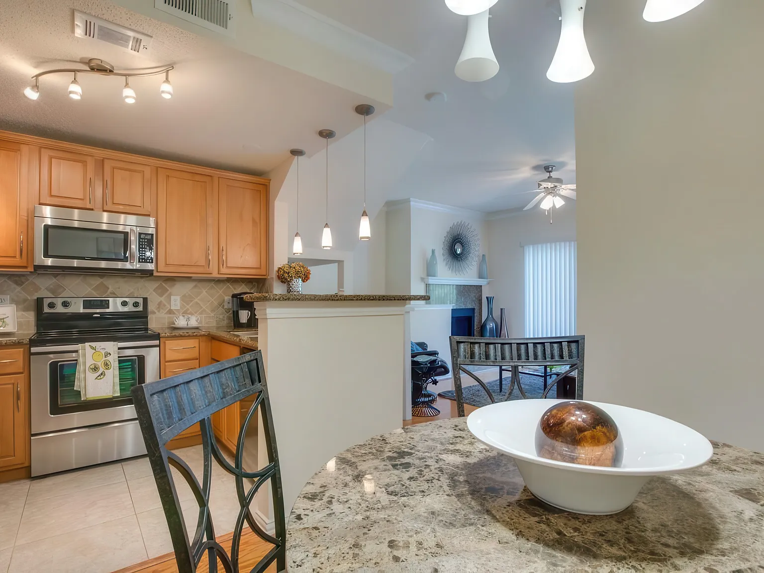 1 bed, 956 sqft, $2,150 — Photo 4