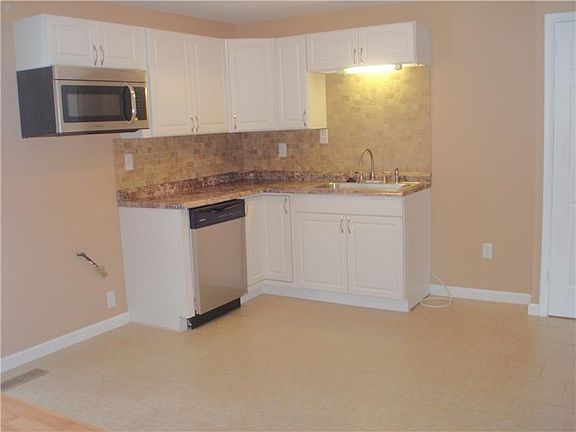 4th image of 141 Holstein Dr