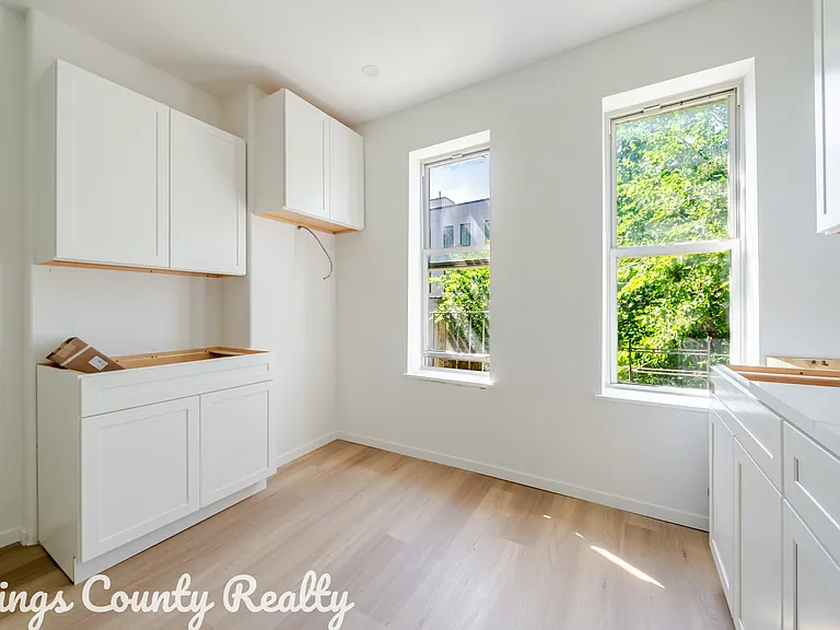 94 Harrison Pl #2R — Photo 14