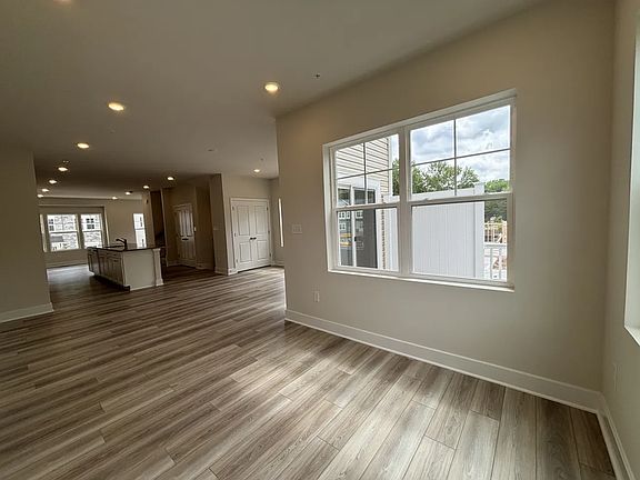3rd image of 6832 Winterhill Lane Gln