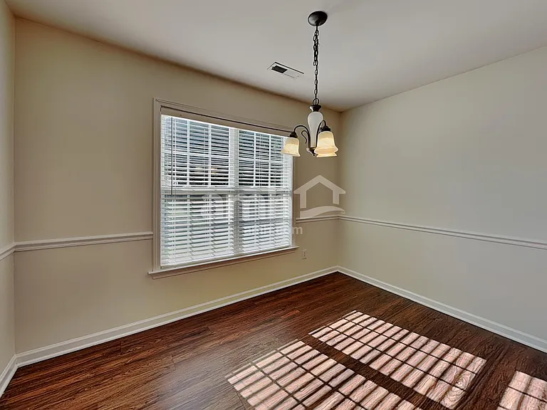 1867 Longmont Dr — Photo 4