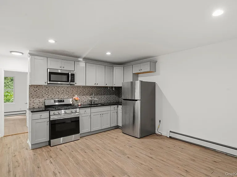 411 Liberty St — Photo 12