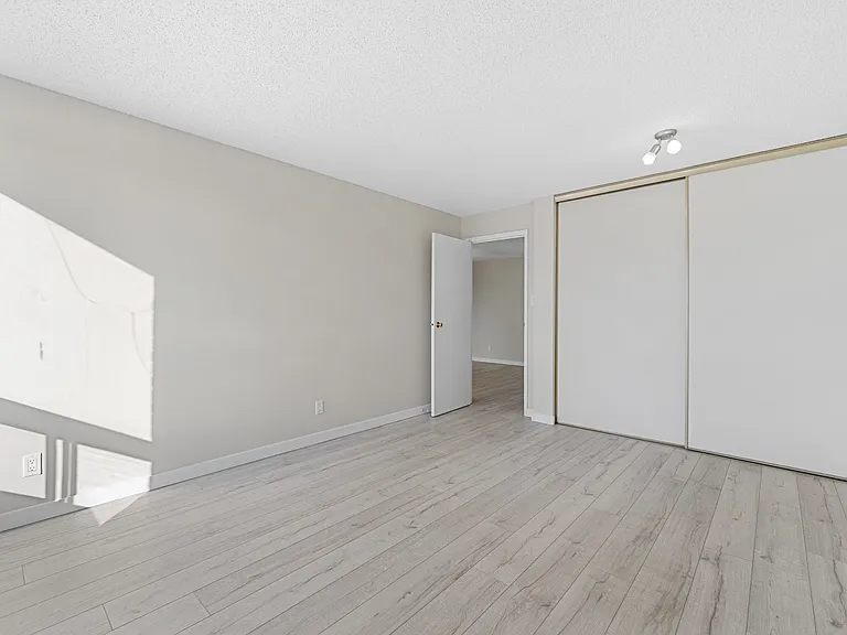 924 14th Ave SW #908 — Photo 18