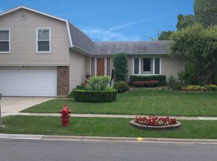 85 W Fox Hill Dr, Buffalo Grove, IL