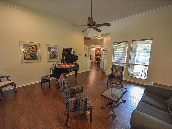 4th image of 1307 Houston Ct