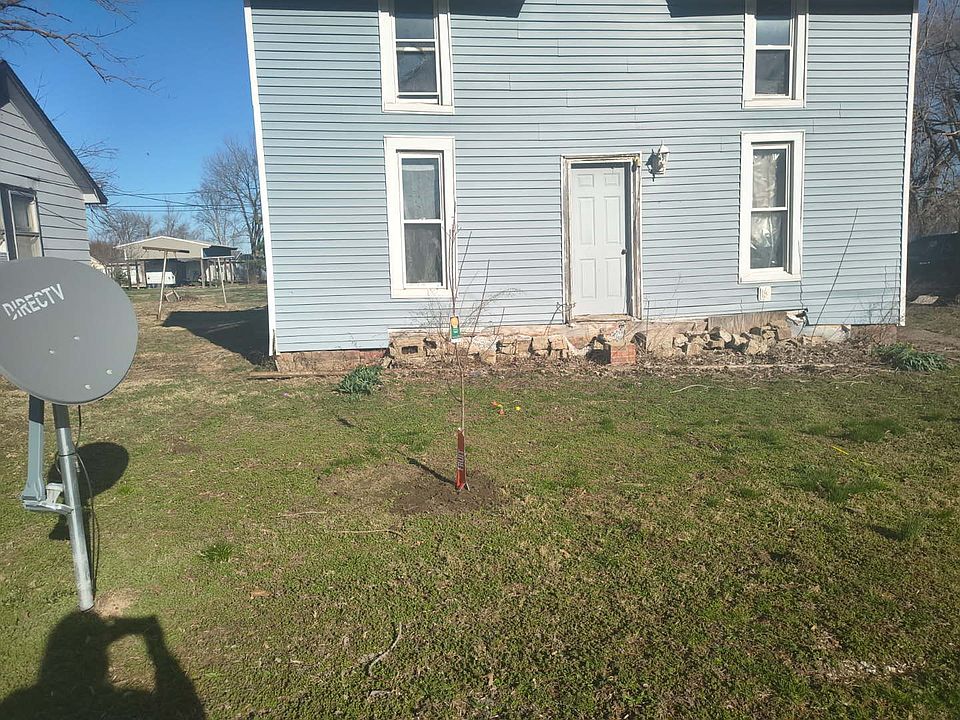 1st image of 305 E Chestnut St