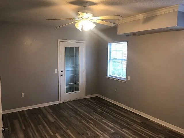 1113 W Walker St — Photo 6