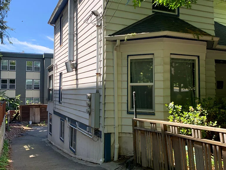 531 Federal Ave E — Photo 46