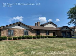 887 Forest Ln, Carol Stream, IL 60188