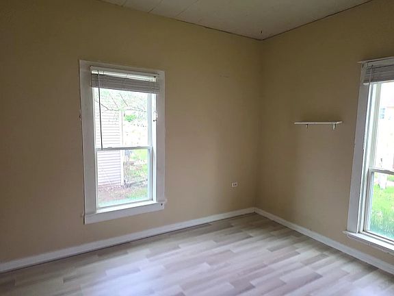 4th image of 612 N Adelaide St