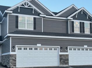 211 Charlestowne Lakes Dr, Saint Charles, IL 60174