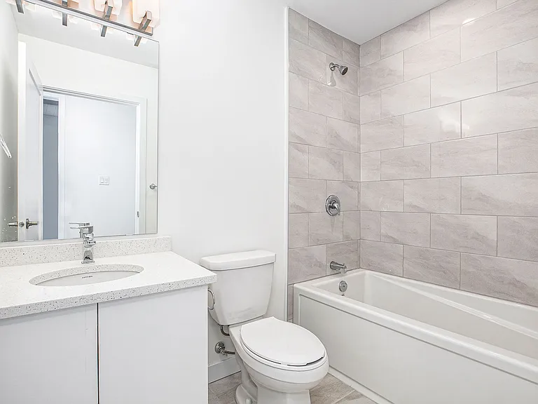 386 Richmond Rd #304 — Photo 2