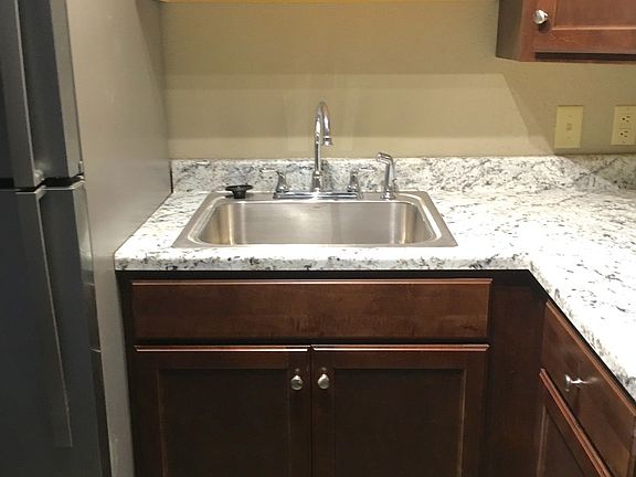 2nd image of 104 N Krohn Pl #11