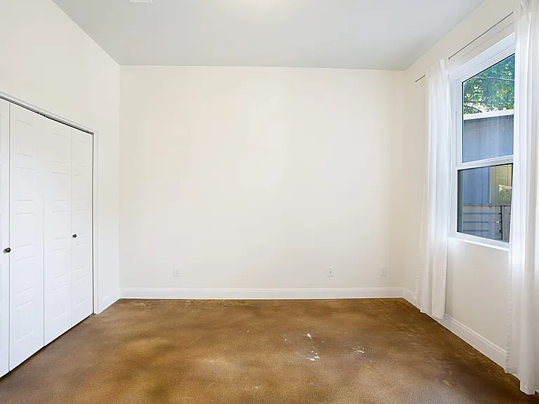 2913 E 16th St — Photo 31