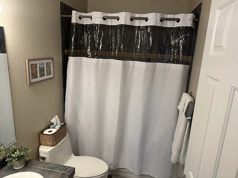 2nd bath room. Tub/shower