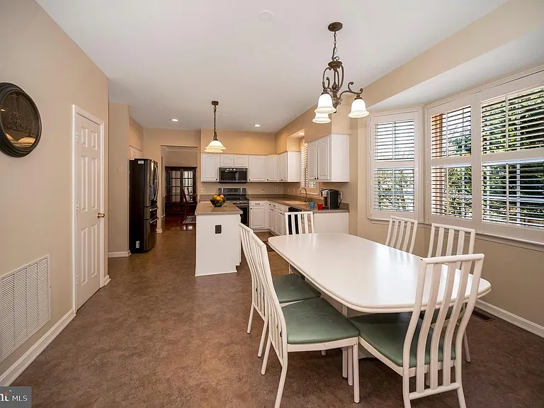 48 Savannah Ct — Photo 5