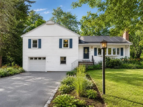 89 Rolling Ln, Needham, MA 02492
