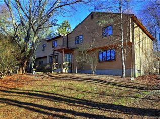 654 Aspen Ln, Orange, CT 06477