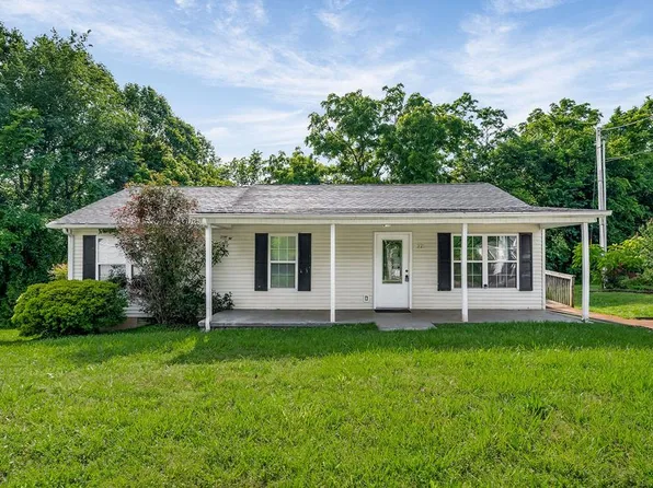 221 Oakwood St, Sparta, TN 38583