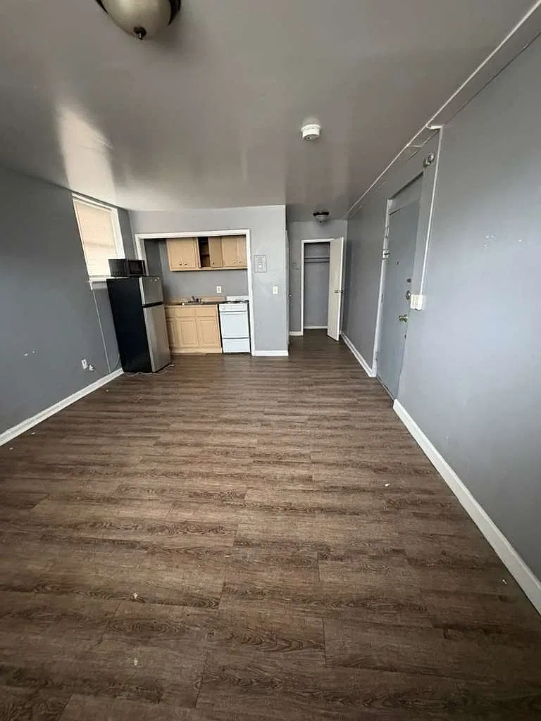 79 Hopkins Pl — Photo 1