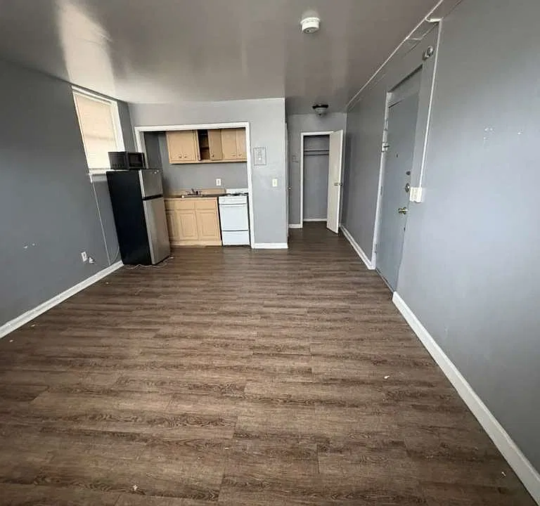 79 Hopkins Pl #1A