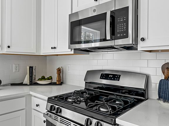 Gas cooktop in kitchen