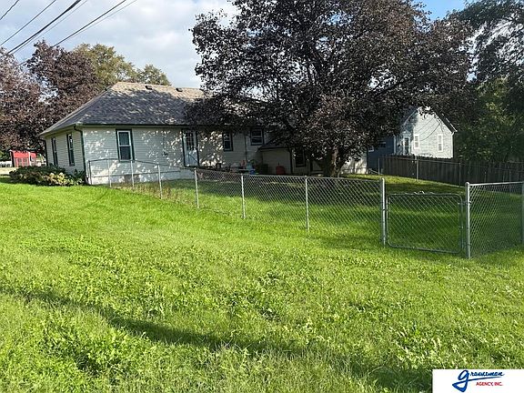 5th image of 247 Park St