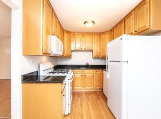 224 Surrey Dr, Glen Ellyn, IL 60137