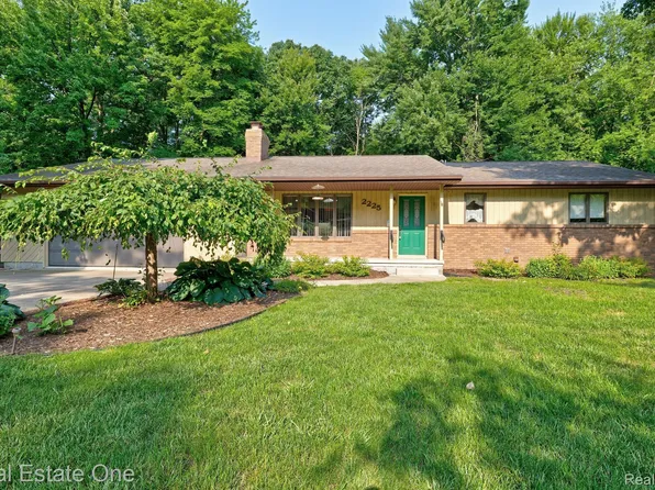 2225 Lynn Rd, Sanford, MI 48657