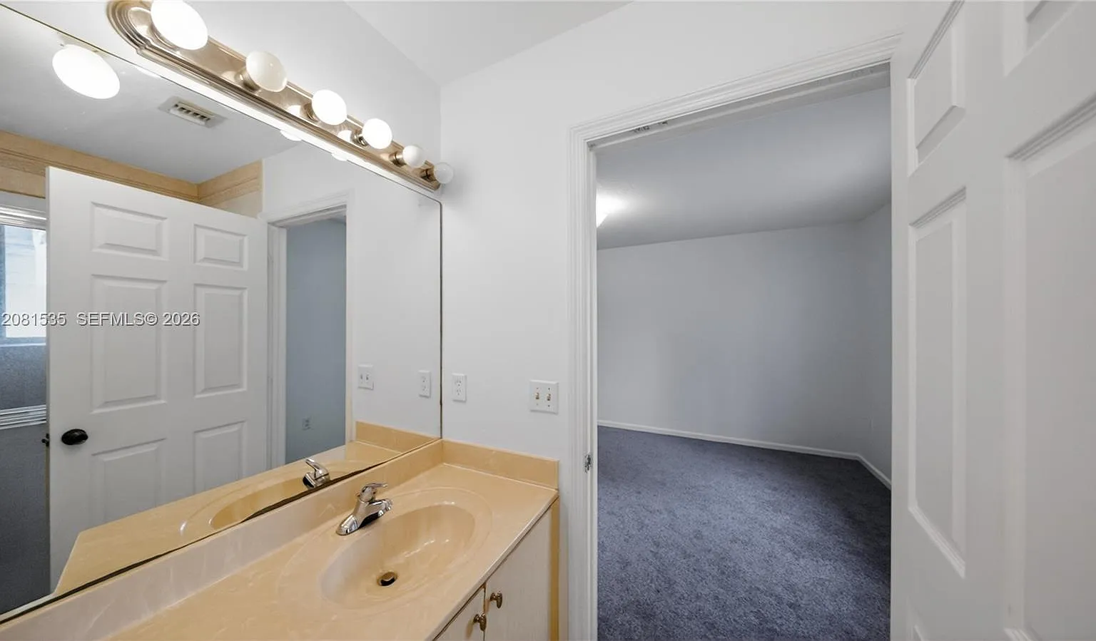 South Pointe Cove Condo — Photo 3