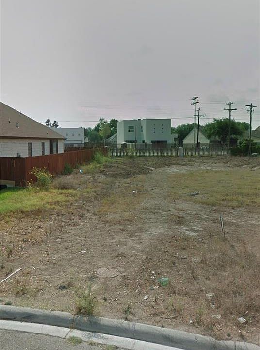 2nd image of 1916 Alex Dr