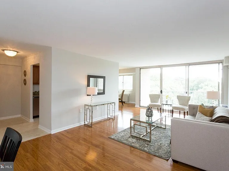 2500 N Van Dorn St #1028 — Photo 2