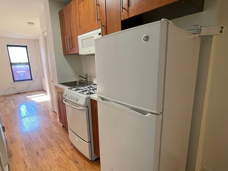 1st image of 425 W 45th St APT 4FW