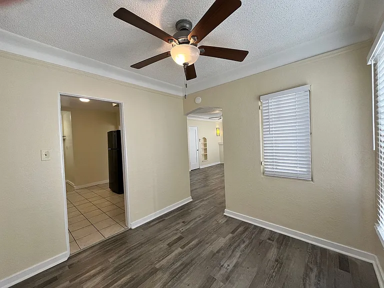 Large Downstairs One Bedroom One Bath! — Photo 9