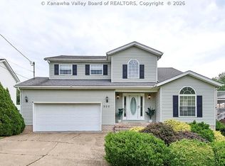 220 Crestview Dr, Charleston, WV 25302