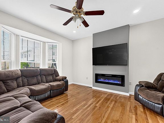 5th image of 83 Fountayne Ln