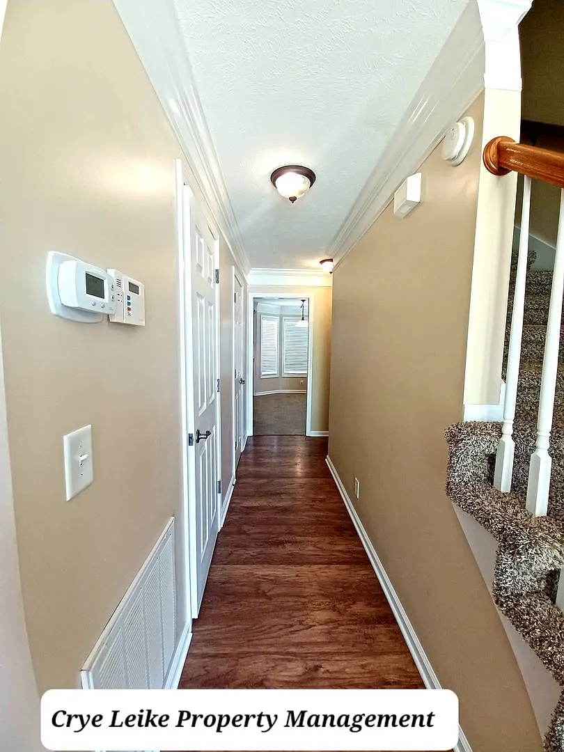 Spacious 3-Bedroom Home with Bonus Room, Fenced Yard & Pet-Friendly! — Photo 4