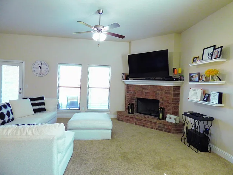 1501 Wrangler Ln — Photo 7