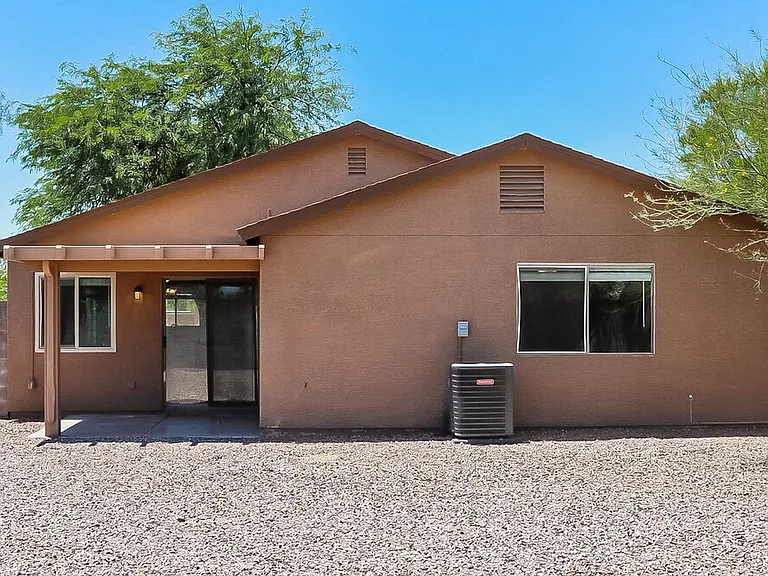 1074 E Silversmith Trl — Photo 16
