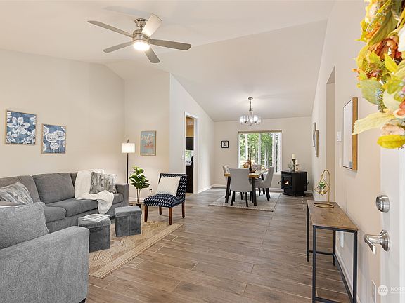 3rd image of 1621 E Trails End Drive