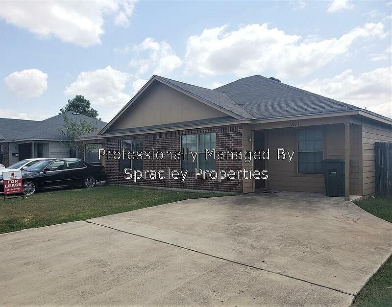 1st image of 609B Moody Ln