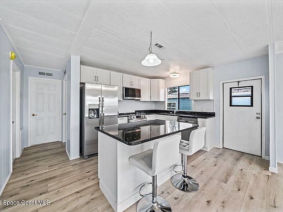 5th image of 1945 Coco Plum St NE