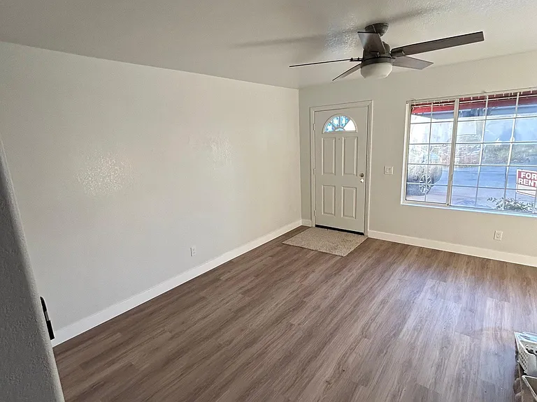 1265 Persimmon Ave #C — Photo 3