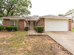7825 Clover Leaf Dr, North Richland Hills, TX 76182
