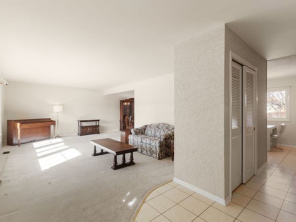 2nd image of 634 E Pompano Ln