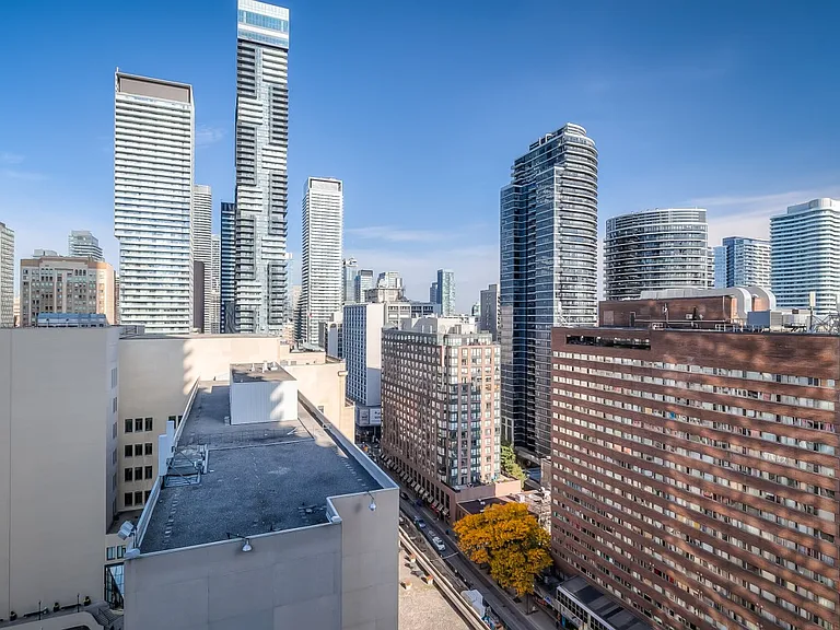 386 Yonge St #1816 — Photo 21