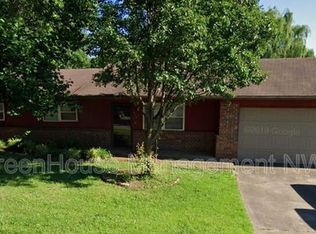 908 SE 10th St, Bentonville, AR 72712