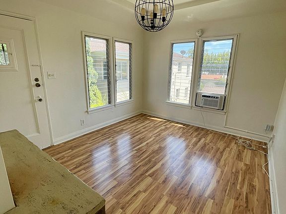 4th image of 805 N Poinsettia Pl #805